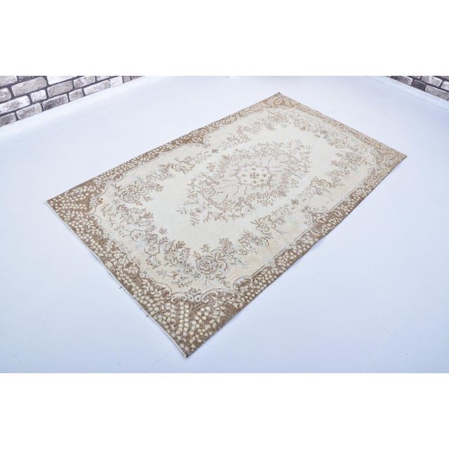 Turkish Bige Oushak 1950s Bohemian Rug For Sale - Image 3 of 10