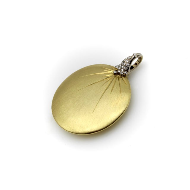 Modern 1990s 18k Gold Diamond Disc Pendant For Sale - Image 3 of 10