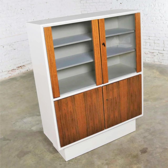 Wood Mid Century Modern Scandinavian Style China Display Cabinet W/ White Case & Teak Front For Sale - Image 7 of 13