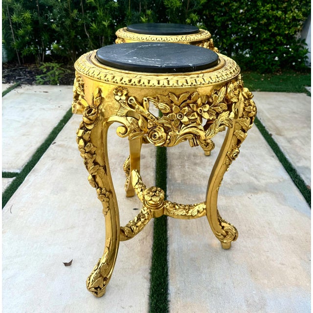 Set of 2 French-Style Gilded Side Tables – Black Marble Tops With Gold Leaf Details For Sale In Miami - Image 6 of 11