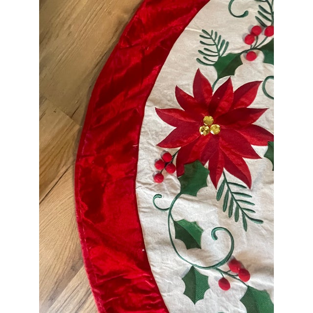 Vintage 20 Th C Linen Tree Skirt With Poinsettia Applique For Sale - Image 4 of 5