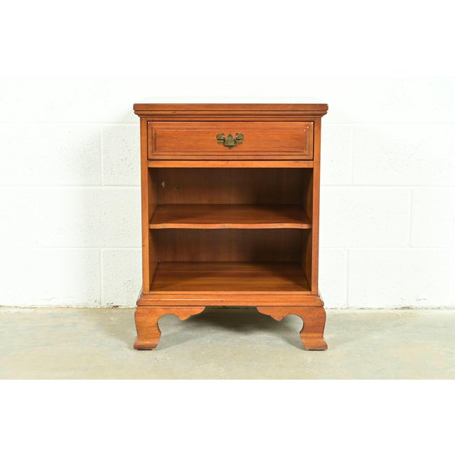 American Davis Cabinet Co. American Colonial Chippendale Carved Solid Cherry Wood Nightstand, Circa 1960s For Sale - Image 3 of 13