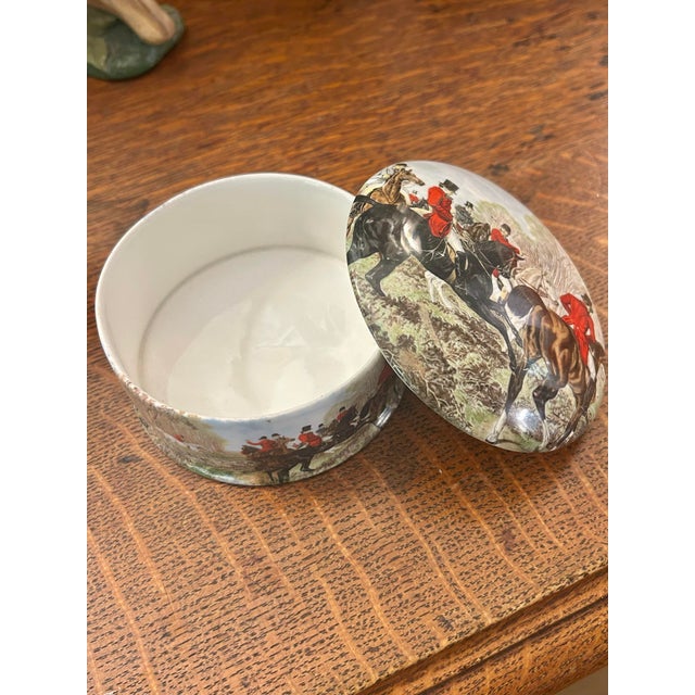 Vintage Newhall Staffordshire English Bone China Fox Hunt Equestrian Trinket Box For Sale In New Orleans - Image 6 of 8