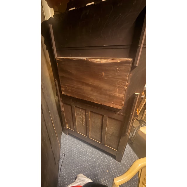 Late 19th Century Tiger Oak Huntboard Hutch Cabinet For Sale - Image 15 of 18