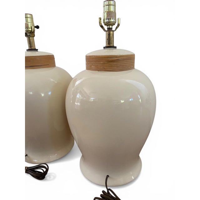 Late 20th Century Hollywood Regency Ivory Ceramic & Rattan Ginger Jar Table Lamps - A Pair For Sale - Image 5 of 10