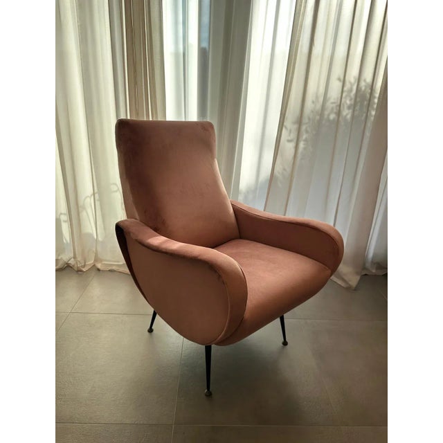 Vintage Powder Pink Armchair, 1960s, in Very Good conditions. Designed 1960 to 1969
