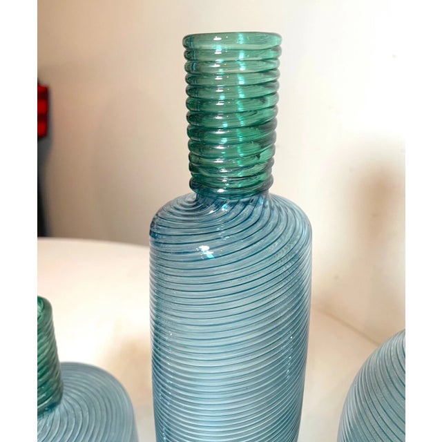 3 Vintage Hand Blown Swirled Green Blue Paran Studio Glass Vases Richard Jones For Sale - Image 4 of 11