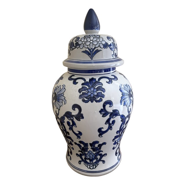 Late 20th Century Chinoiserie Large Blue and White Porcelain Ginger Jar For Sale