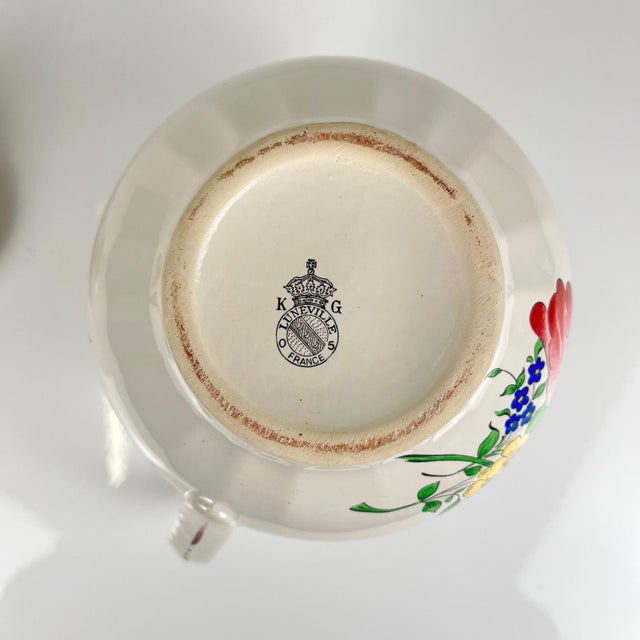 Small Réverbère Model Teapot with Tulip Motif from KG Lunéville, 1980s For Sale - Image 6 of 10