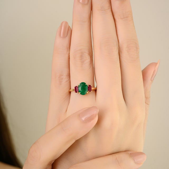 American 14k Solid Gold Emerald Ruby Past Present Future Ring Size 6.5 For Sale - Image 3 of 15