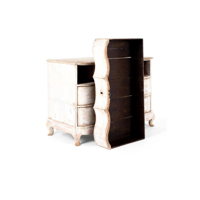 18th Century Gustavian Serpentine Chest For Sale - Image 3 of 12