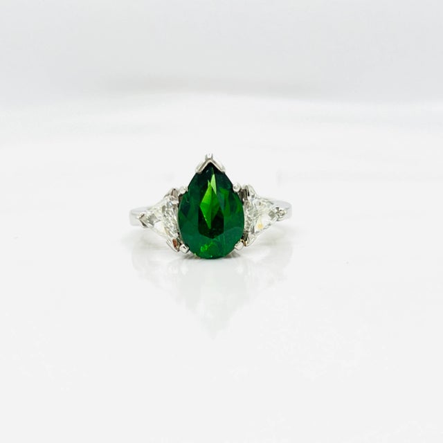 Modern Tsavorite and White Diamond Three Stone Ring in Platinum Size 6.5 For Sale - Image 3 of 8