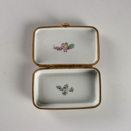 Porcelain Box from Edmé Samson Paris For Sale - Image 6 of 10