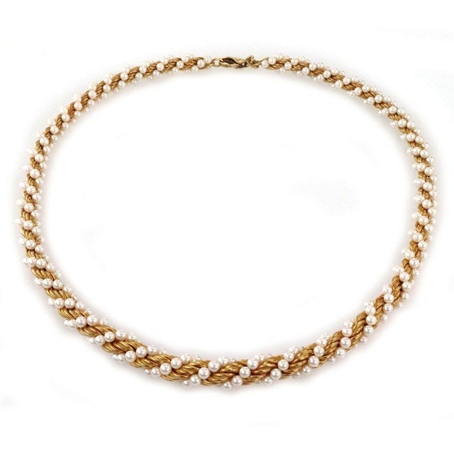 This is a gorgeous authentic necklace from Mikimoto, it is crafted from 18k yellow gold featuring a twisted graduated...
