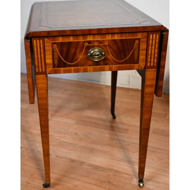 Traditional 1930s English Hepplewhite Mahogany Satin Wood Inlay Leather Top Drop-Leaf Pembroke Side Tables For Sale - Image 3 of 18