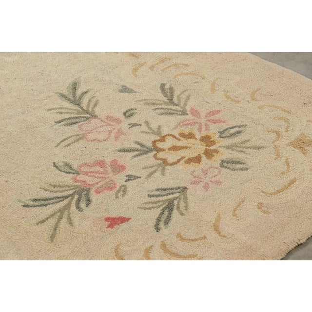1940s Vintage Hooked Rug in Cream With Floral Medallion | Rug & Kilim For Sale - Image 5 of 8