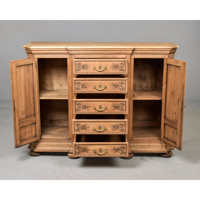 Wood Early 20th Century English Bleached and Carved Oak Cabinet For Sale - Image 7 of 12