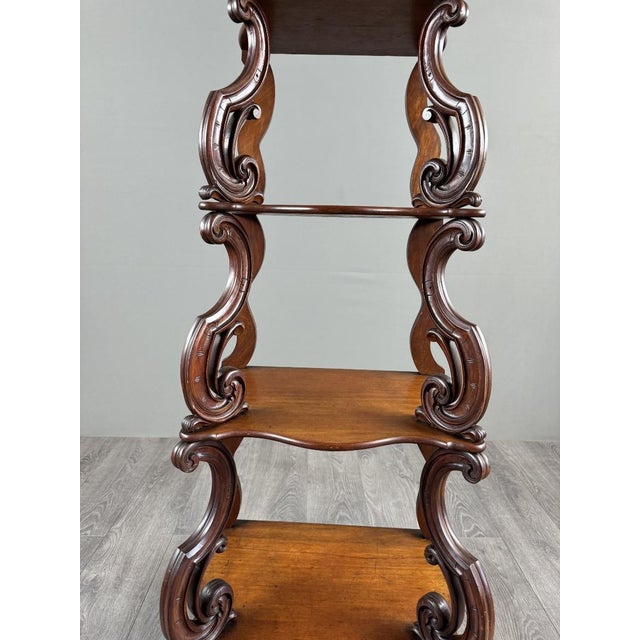 Elegant solid oak shelf, dating from the 19th century This piece is distinguished by the quality of its wood and its...