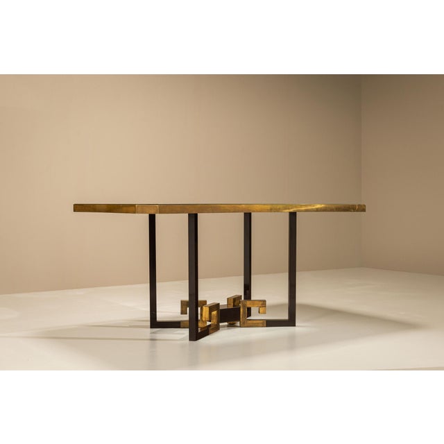 A dining table that perfectly reflects the bold elegance of Italian design from the 1970s. Designed by Sandro Petti for...