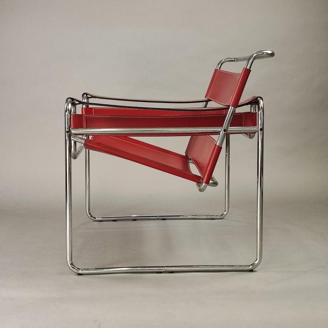 Bauhaus Wassilly Chair in Red Leather by Marcel Breuer for Gavina, 1960s For Sale - Image 3 of 11