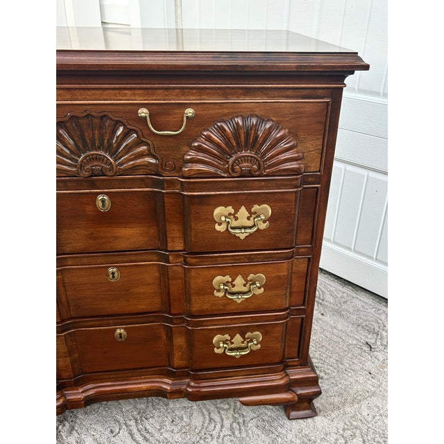 Harden Furniture Vtg. Harden Georgian Style Shell Carved Cherry Block Front Bachelors Chest For Sale - Image 4 of 14