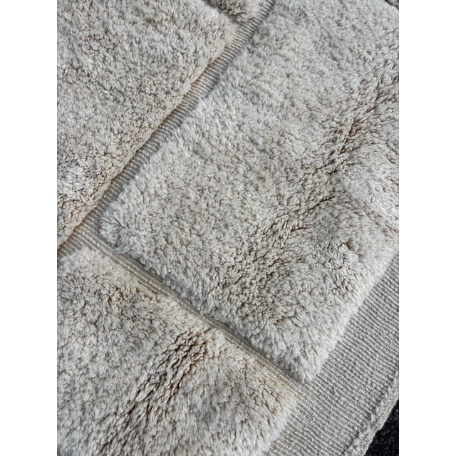 1990s Moroccan Beni Ouarain Wool Rug, 1990 For Sale - Image 5 of 10