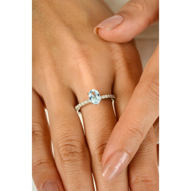 Modern Blue Topaz Diamond Ring Size 7 for Mother's Day Gift For Sale In New York - Image 6 of 12