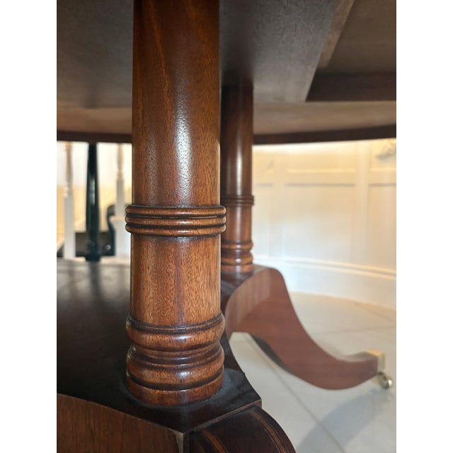 Antique Mahogany and Yew Wood Crossbanded Fourteen-Seater Circular Centre Dining Table, 1920 For Sale - Image 14 of 17