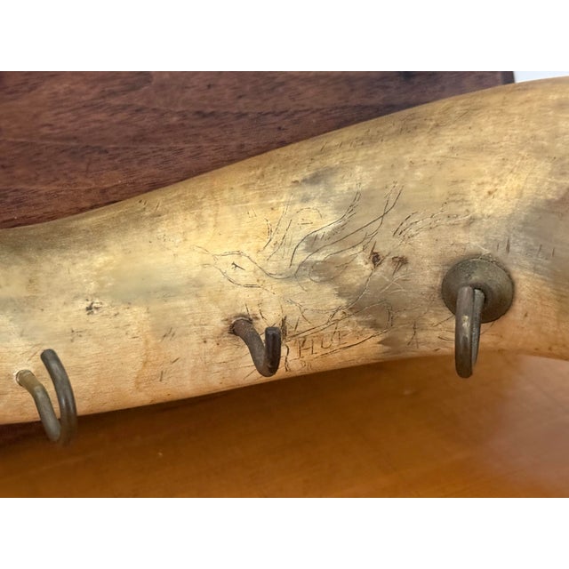 Wood Mid 20th Century Rare Folk Art Horn Wall Key Hook on Wood Plaque For Sale - Image 7 of 9