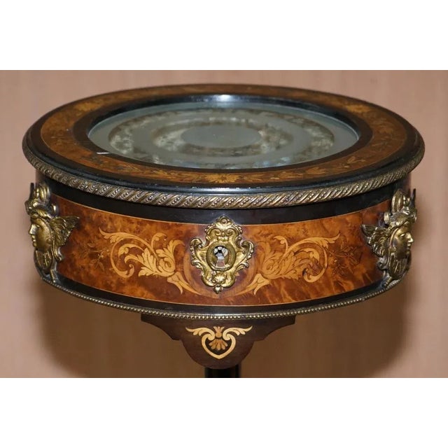 Metal 18th Century Louis XVI Bijouterie Display Table in Hand-Etched Glass, Gilt & Metal For Sale - Image 7 of 18