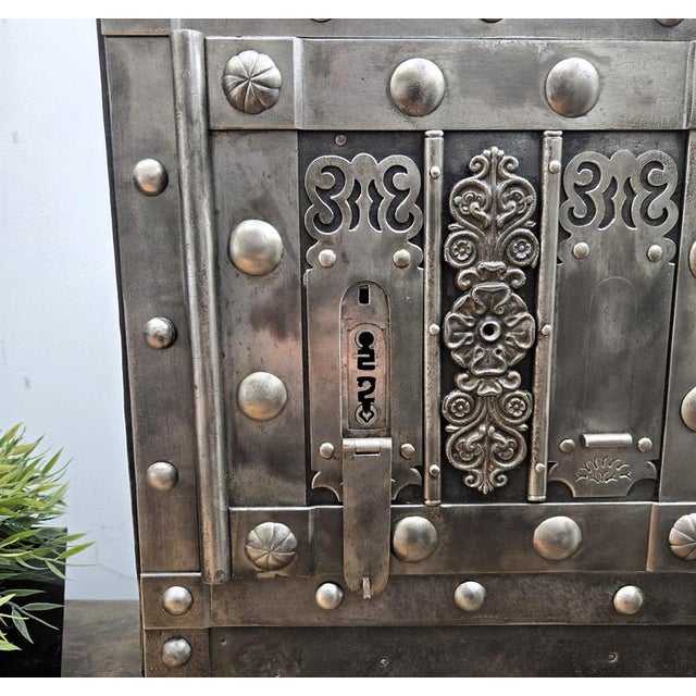 Antique Italian Wrought Iron Hobnail Safe Strong Box or Bar Cabinet, 18th Century For Sale - Image 5 of 10