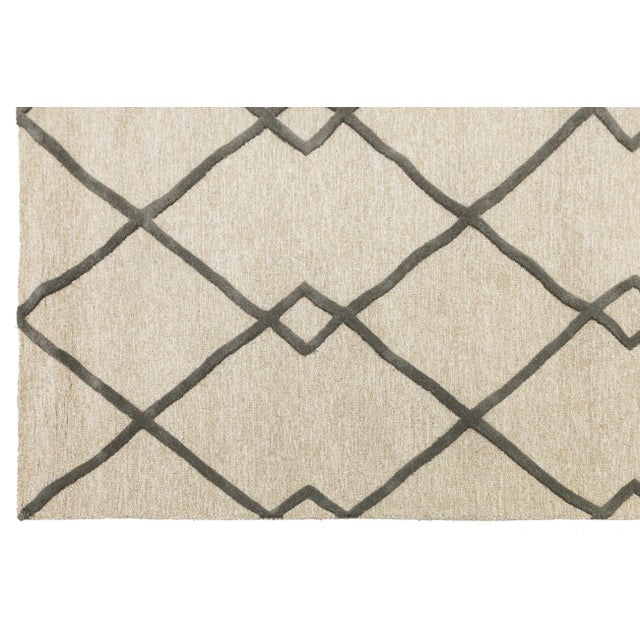 8x10 Geometric Trellis Hand-Tufted Wool Rug – Neutral Beige & Charcoal For Sale In New York - Image 6 of 10
