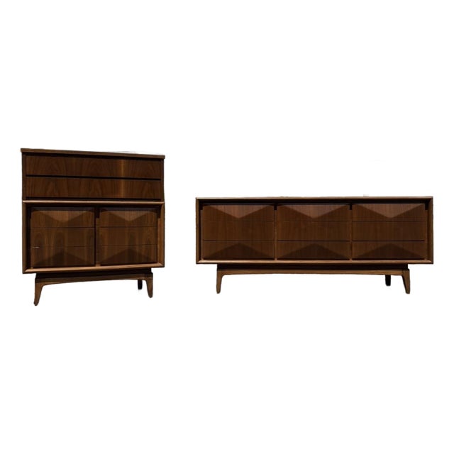 Fully-Refinished Mid Century United Diamond Front Dresser Set For Sale