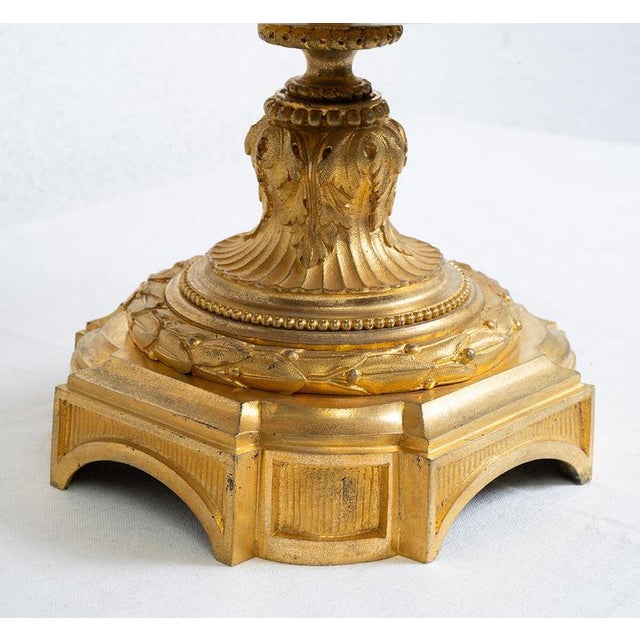 Antique Napoleon III Centerpiece in Gilded Bronze and Imari Porcelain, Late 19th Century For Sale - Image 4 of 5