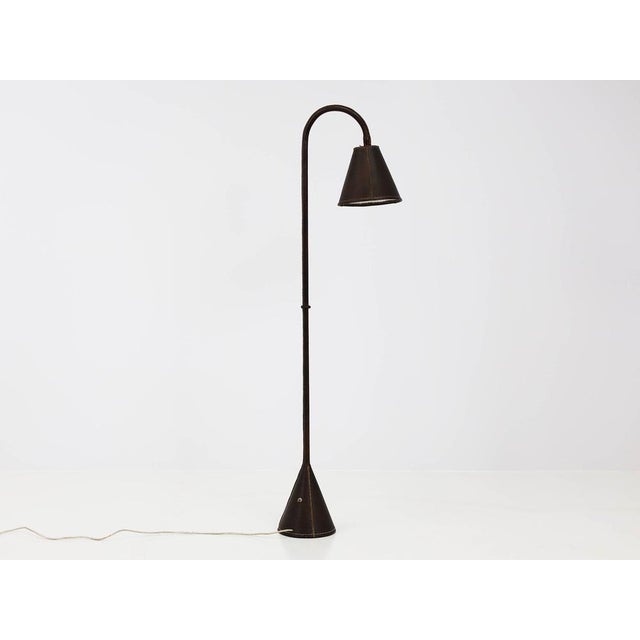 Jacques Adnet Reading Floor Lamp in Leather by Jacques Adnet for Valenti, Spain, 1970s For Sale - Image 4 of 11