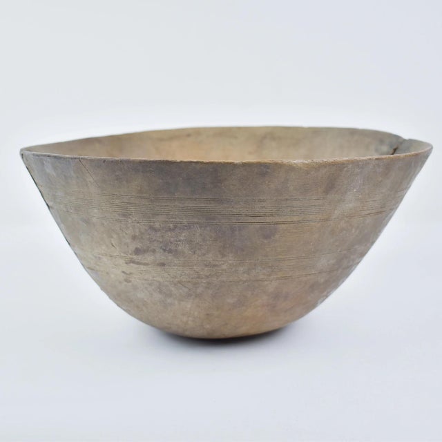 African Early 20th Century Nupe Wood Bowl Nigeria For Sale - Image 3 of 8