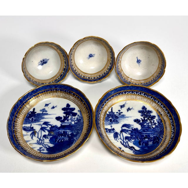 18th Century Chinese Export Tea Bowls & Underplate Collection for your consideration. Each tea bowl/cup measures approx. 3...
