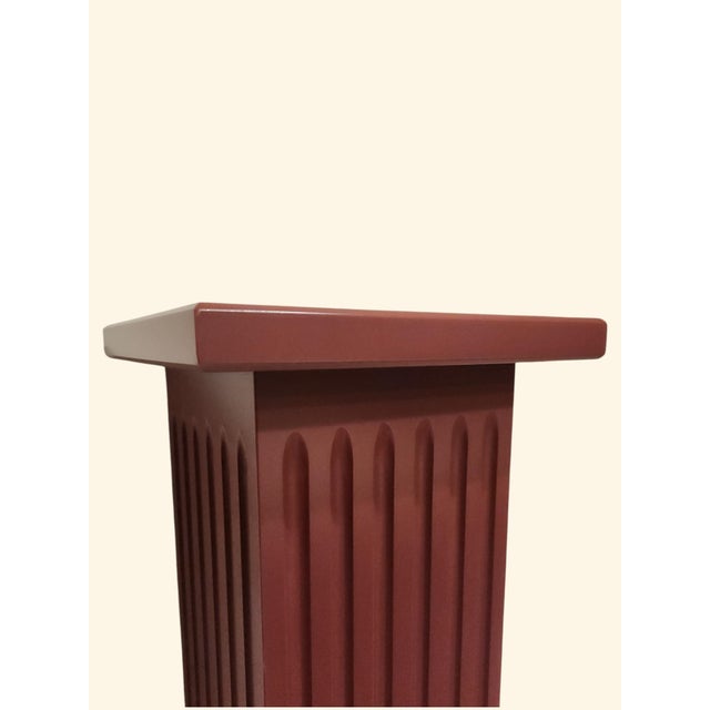 This is a decorative English style column in burgundy color, designed to place decorations and enhance the elegance of any...