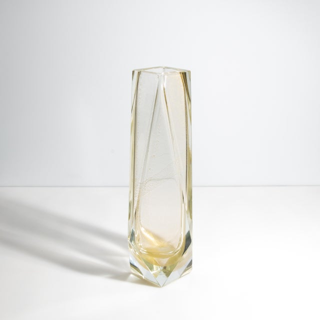 This hand-blown Goccia vase, crafted in Murano, a small island in Venice, exudes timeless elegance and sophisticated...