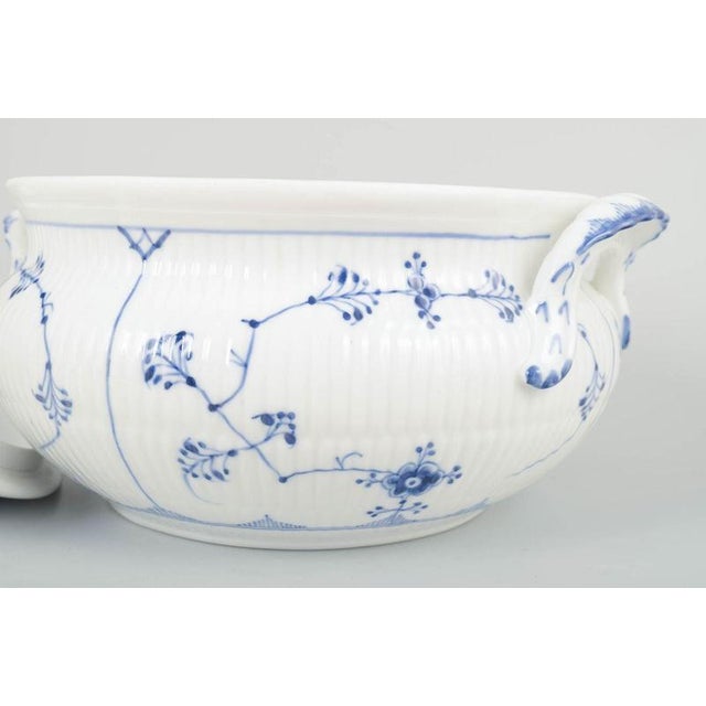 Large Blue Fluted Plain Porcelain Soup Tureen from Royal Copenhagen, 1920s For Sale - Image 4 of 6