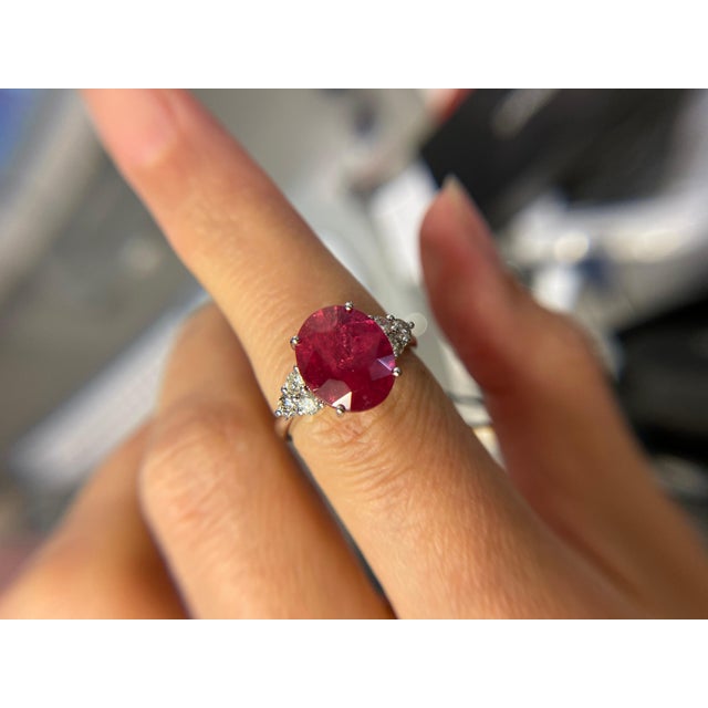 Round Rubellite Pink Tourmaline Diamond Three Stone 18 Karat White Gold Ring, Size 6.5 For Sale - Image 9 of 14