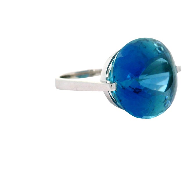 Early 21st Century Superb 27.20 Carat Aquamarine 18k White Gold Solitaire Ring, Size 8 For Sale - Image 5 of 7