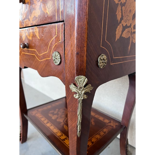 19th Century Pair of Italian Louis XV Marquetry Nightstnds With Drawers & Shelve For Sale - Image 12 of 13