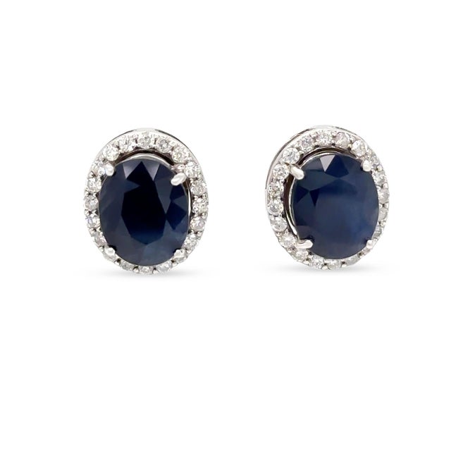 Contemporary 14ct White Gold Sapphire & Diamond Stud Earrings 7.56ct 4.66g, A Pair For Sale - Image 3 of 7