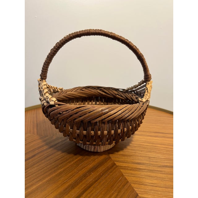 Brown Vintage Handwoven Buttocks Basket With Wrapped Handle – Small Appalachian Basket For Sale - Image 8 of 18