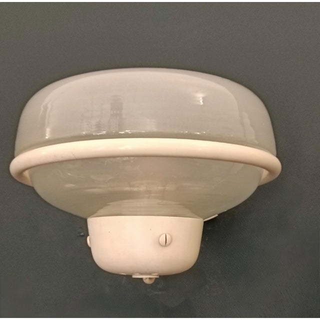 Mid-Century Modern White 228 Wall Lamp by Gino Sarfatti for Arteluce, Italy, 1950s For Sale - Image 3 of 9