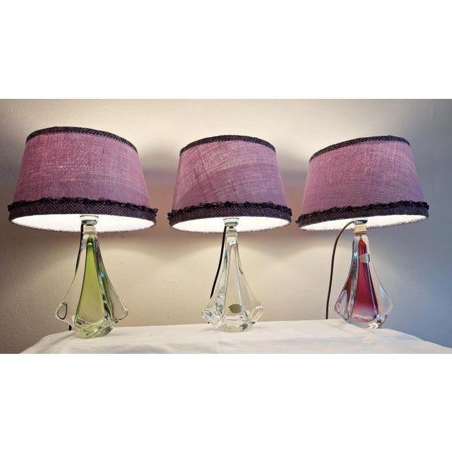 1970s Vintage Belgian Table Lamps in Colored Crystal Glass Feet by Christalleries De Val St Lambert and Lamplove, 1970s, Set of 3 For Sale - Image 5 of 8