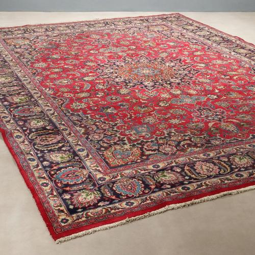 Mashhad Rug in Cotton and Wool For Sale - Image 9 of 9