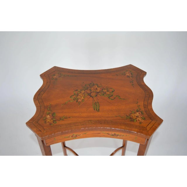 Traditional Adam Style Scallop Form Table For Sale - Image 3 of 11