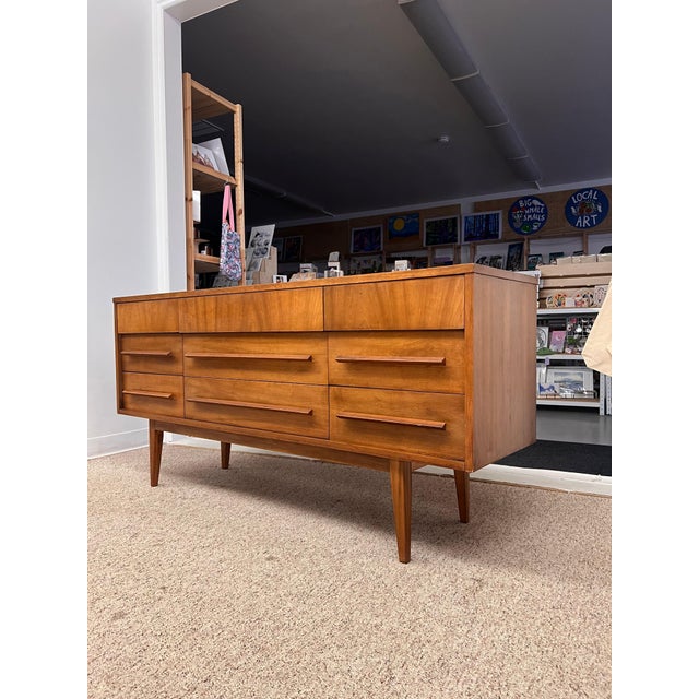 Mid-Century Modern Vintage Mid-Century Modern Low Dresser With Sculpted Pulls and Tapered Legs. For Sale - Image 3 of 10